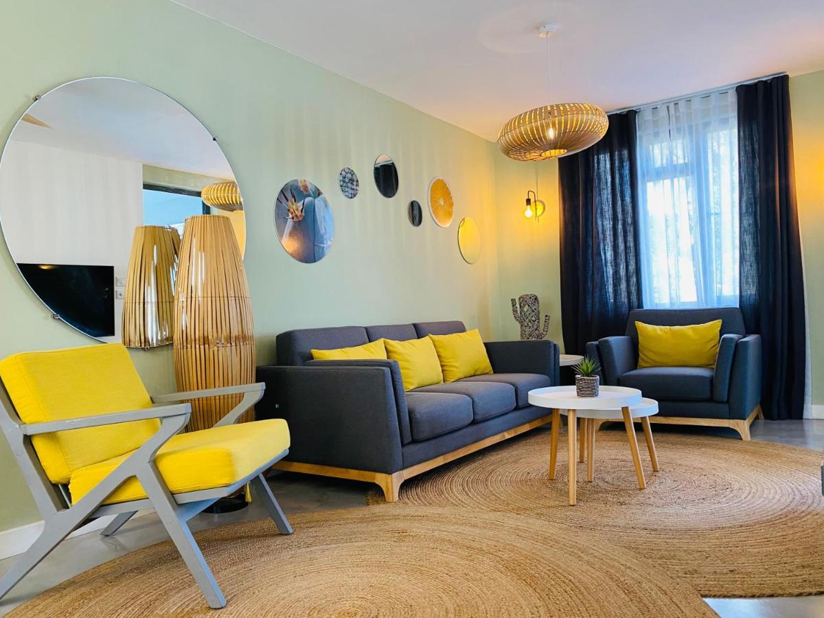 Sweet Beach Apt-Pool, Terrace, Ground Floor, Few Steps From Beach! Flic en Flac Bagian luar foto